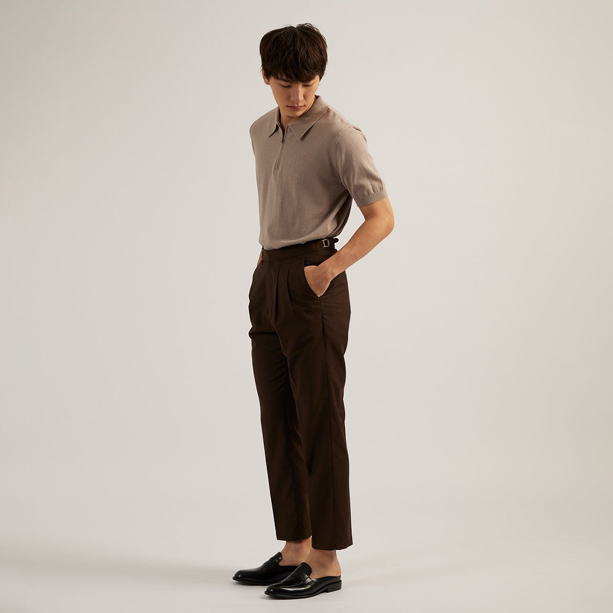 CLASSIC PLEATED TROUSERS - BROWN