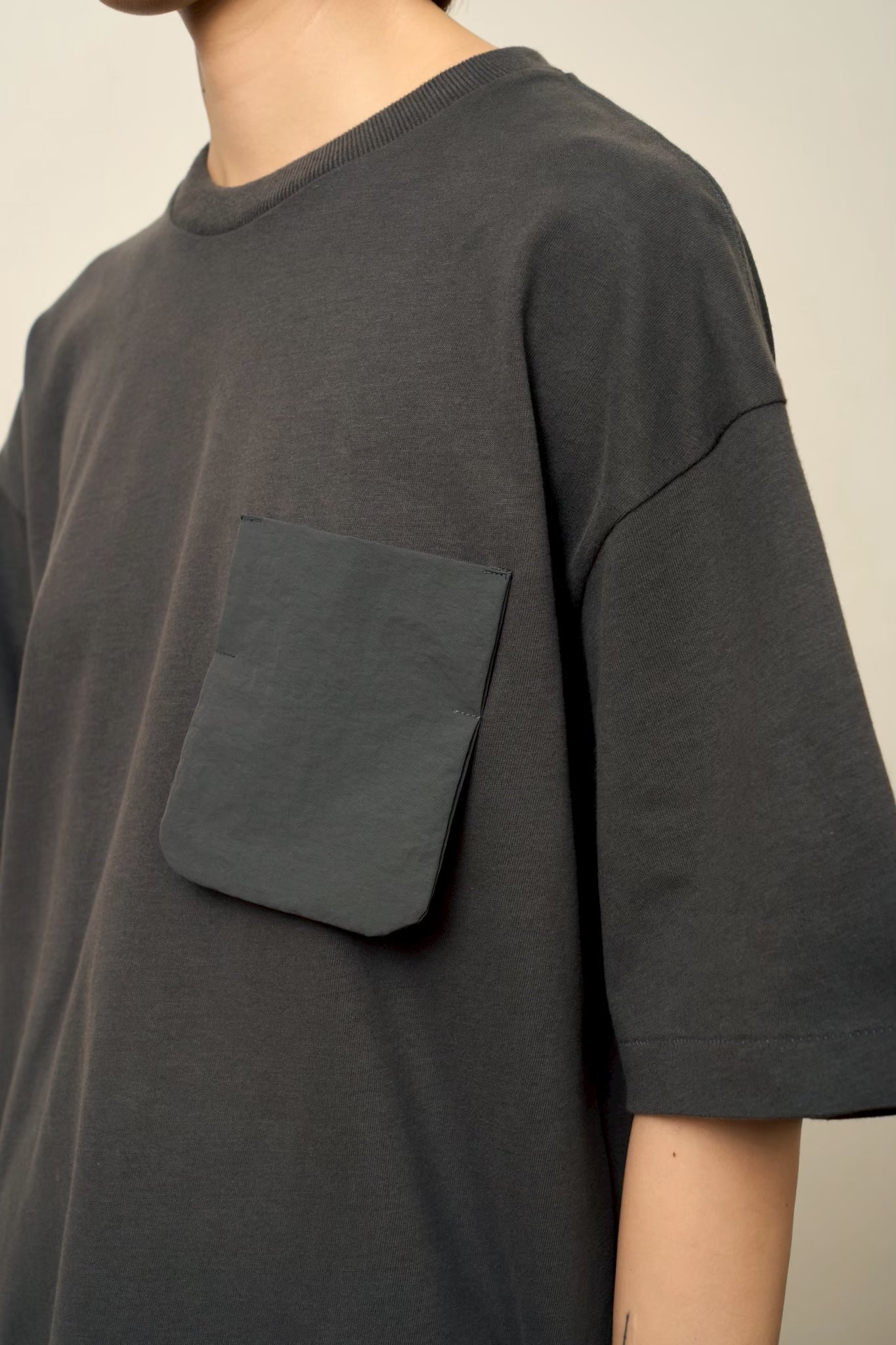 PALINI - OUT OF TOWN POCKET TEE