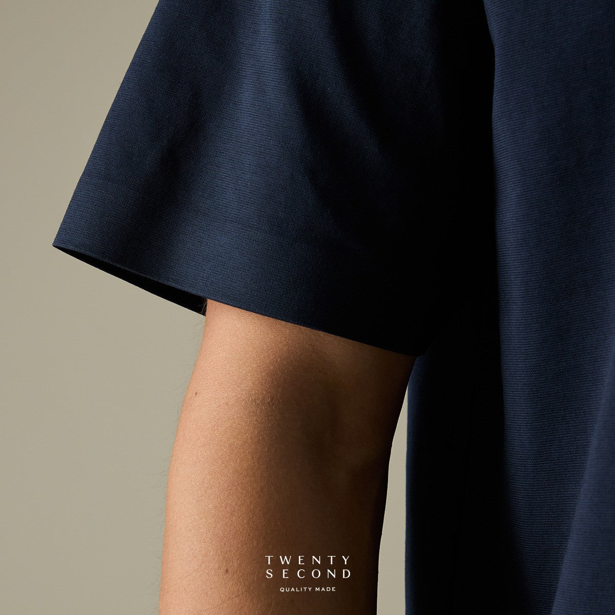 RELAXCOOL SEAMLESS OVERSIZED TEE - NAVY