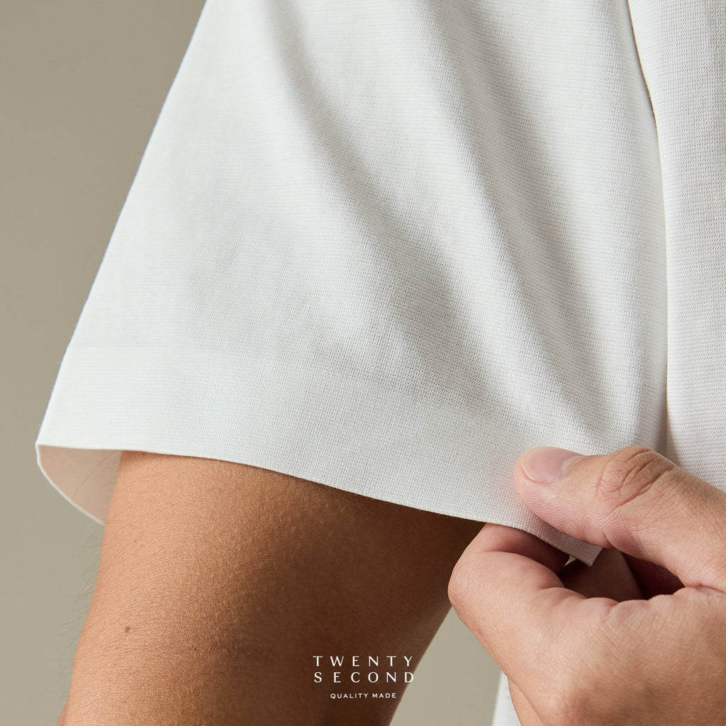 RELAXCOOL SEAMLESS OVERSIZED TEE - WHITE