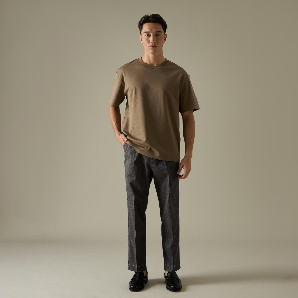 RELAXCOOL SEAMLESS OVERSIZED TEE - BROWN