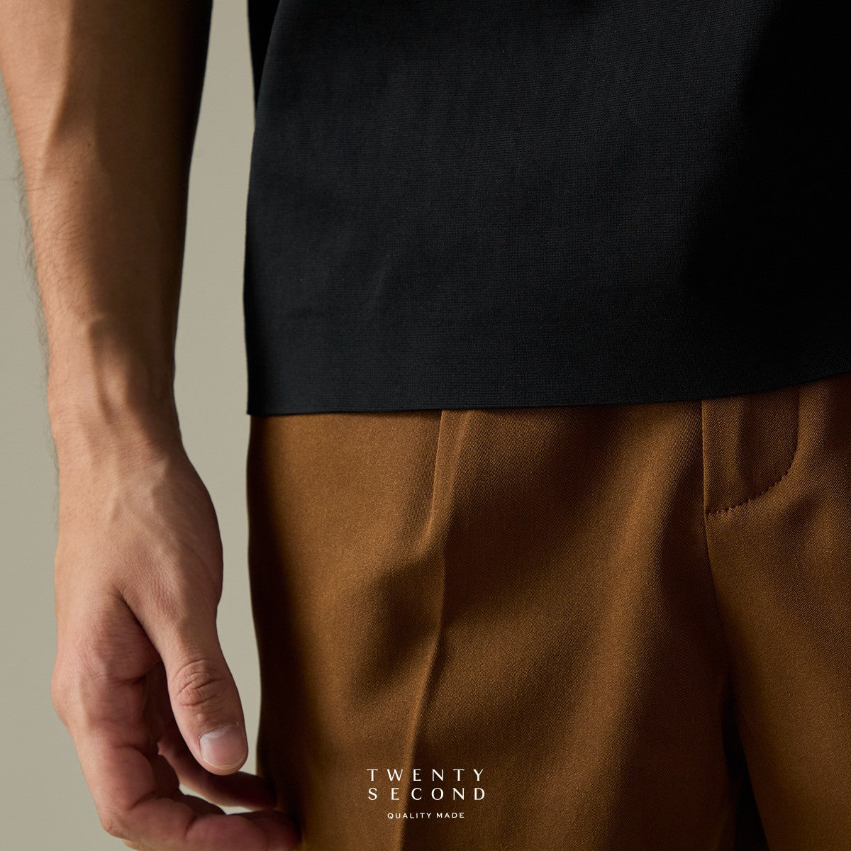 RELAXCOOL SEAMLESS OVERSIZED TEE - BLACK