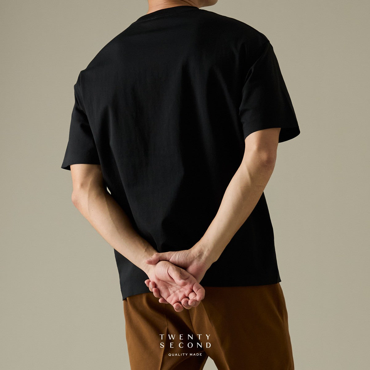 RELAXCOOL SEAMLESS OVERSIZED TEE - BLACK