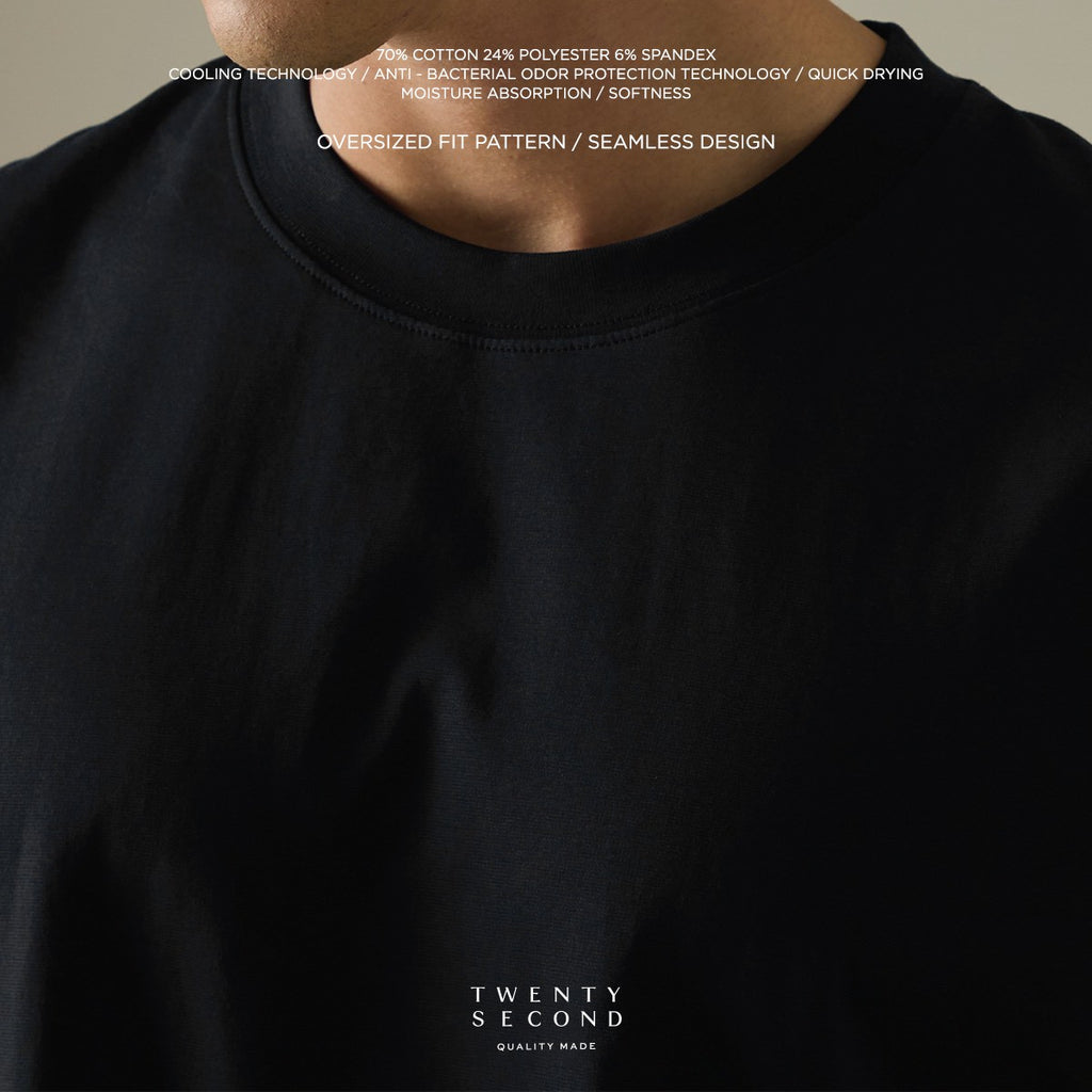 RELAXCOOL SEAMLESS OVERSIZED TEE - BLACK