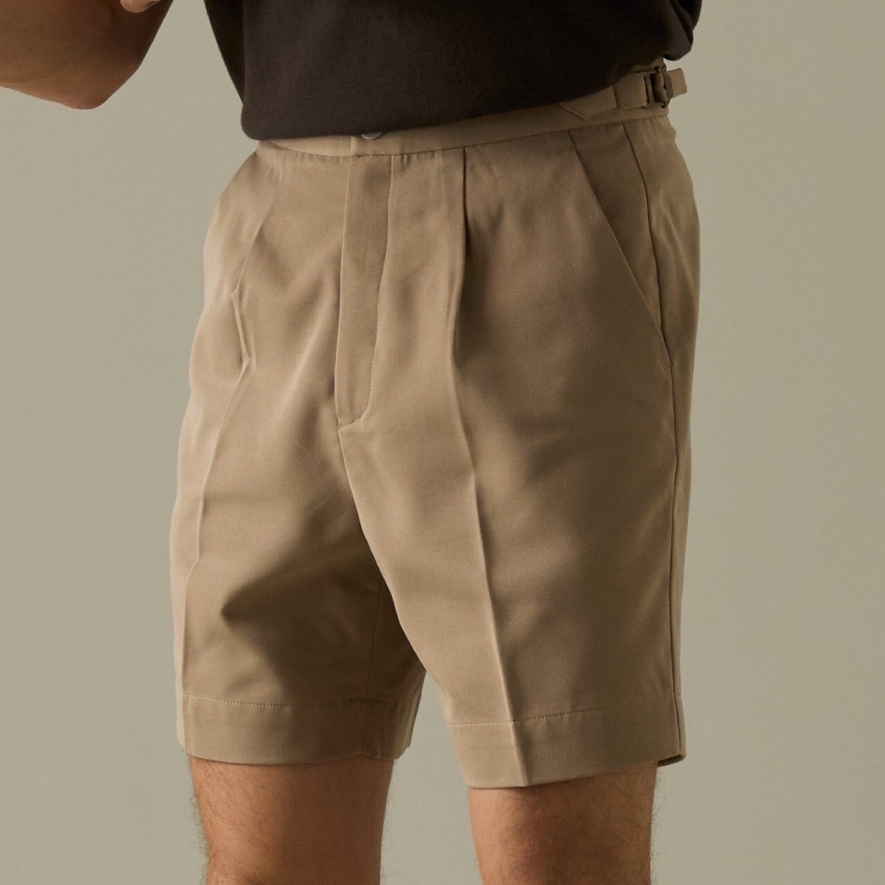 JOSH SINGLE PLEAT SHORTS - BROWN