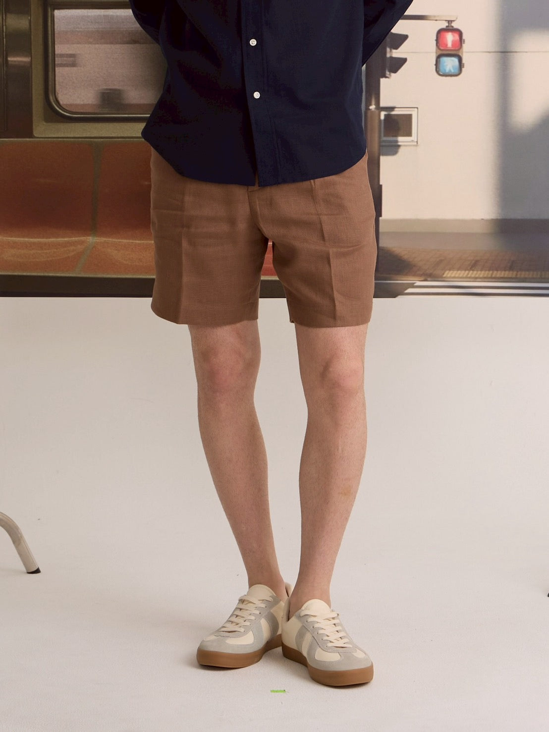 PLEATED LINEN SHORTS - BROWN