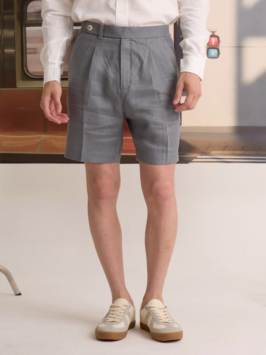 PLEATED LINEN SHORTS - BLUE