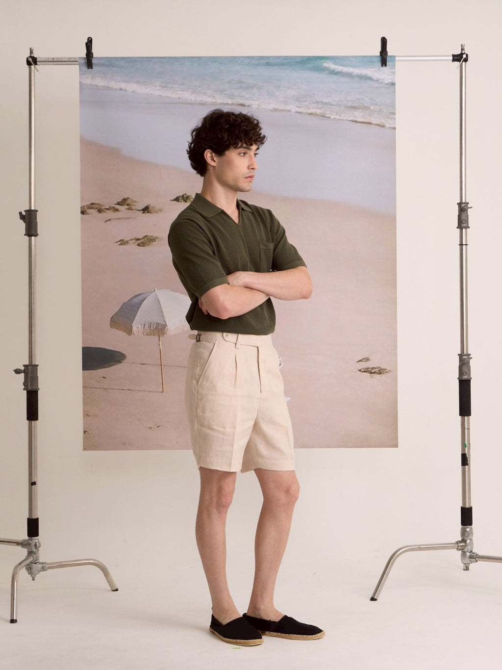 PLEATED LINEN SHORTS - BEIGE