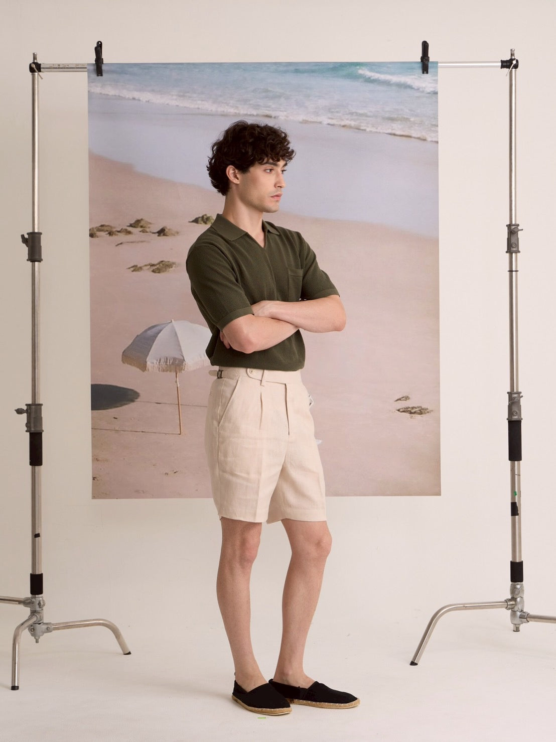 PLEATED LINEN SHORTS - BEIGE
