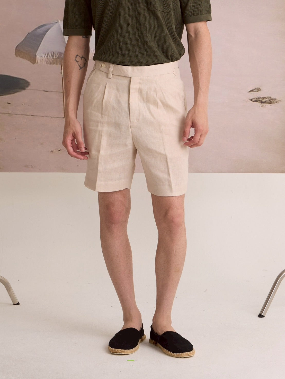 PLEATED LINEN SHORTS - BEIGE