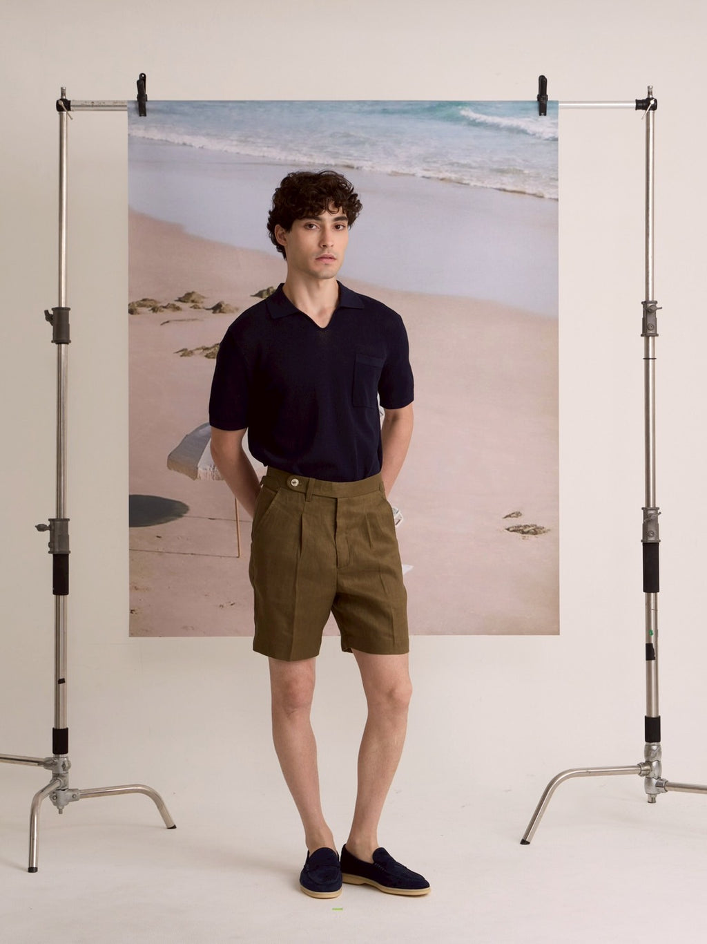 PLEATED LINEN SHORTS - OLIVE