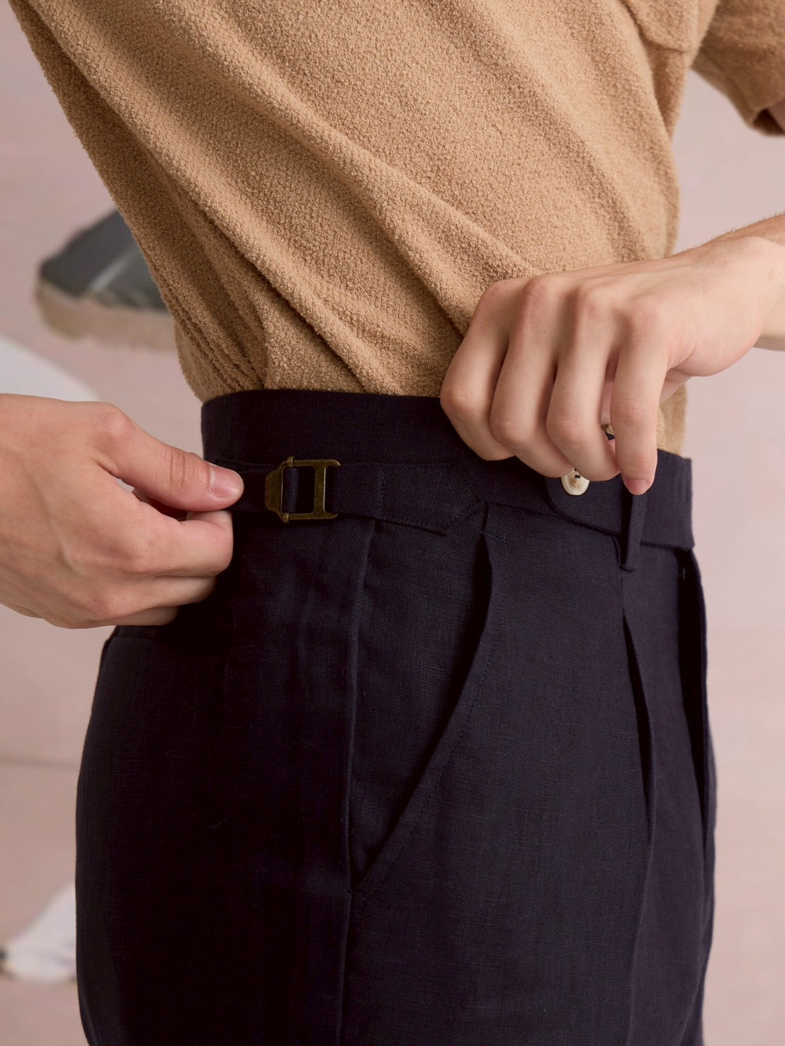 PLEATED LINEN SHORTS - NAVY