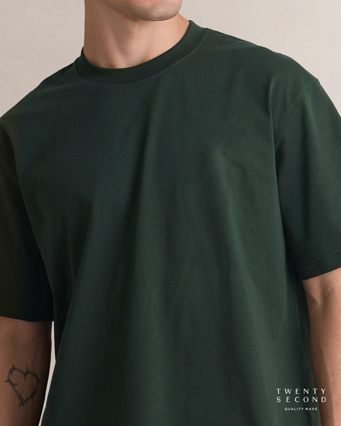 ESSENTIAL  TEE - GREEN