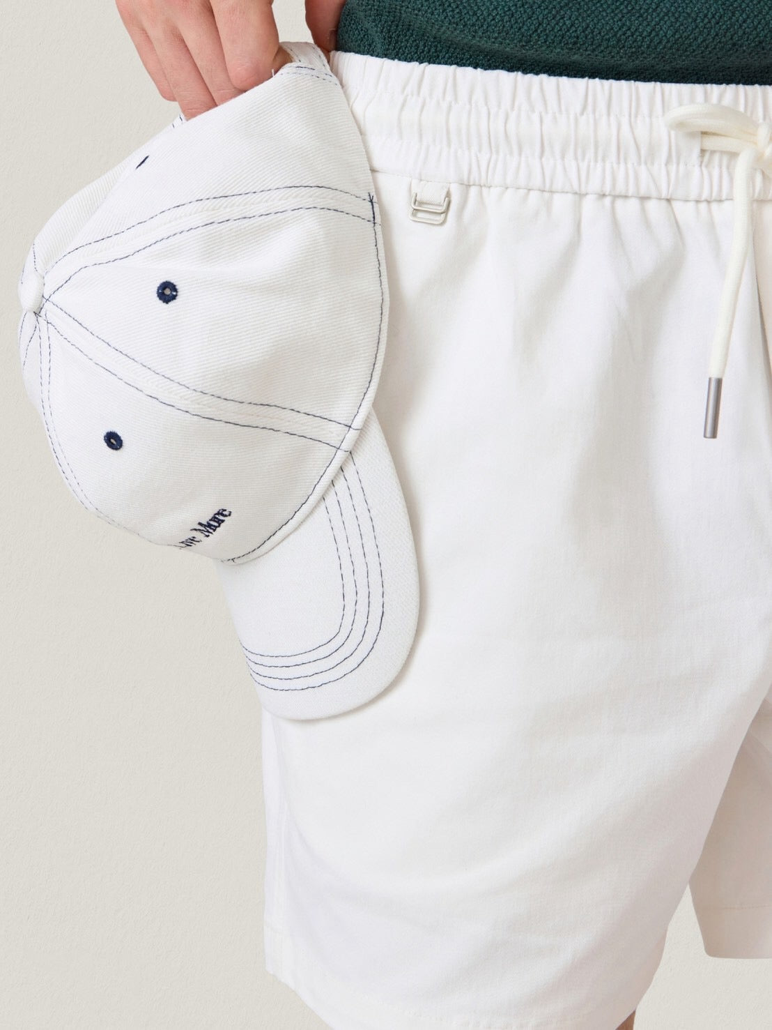 FLEX RELAXED SHORTS - WHITE